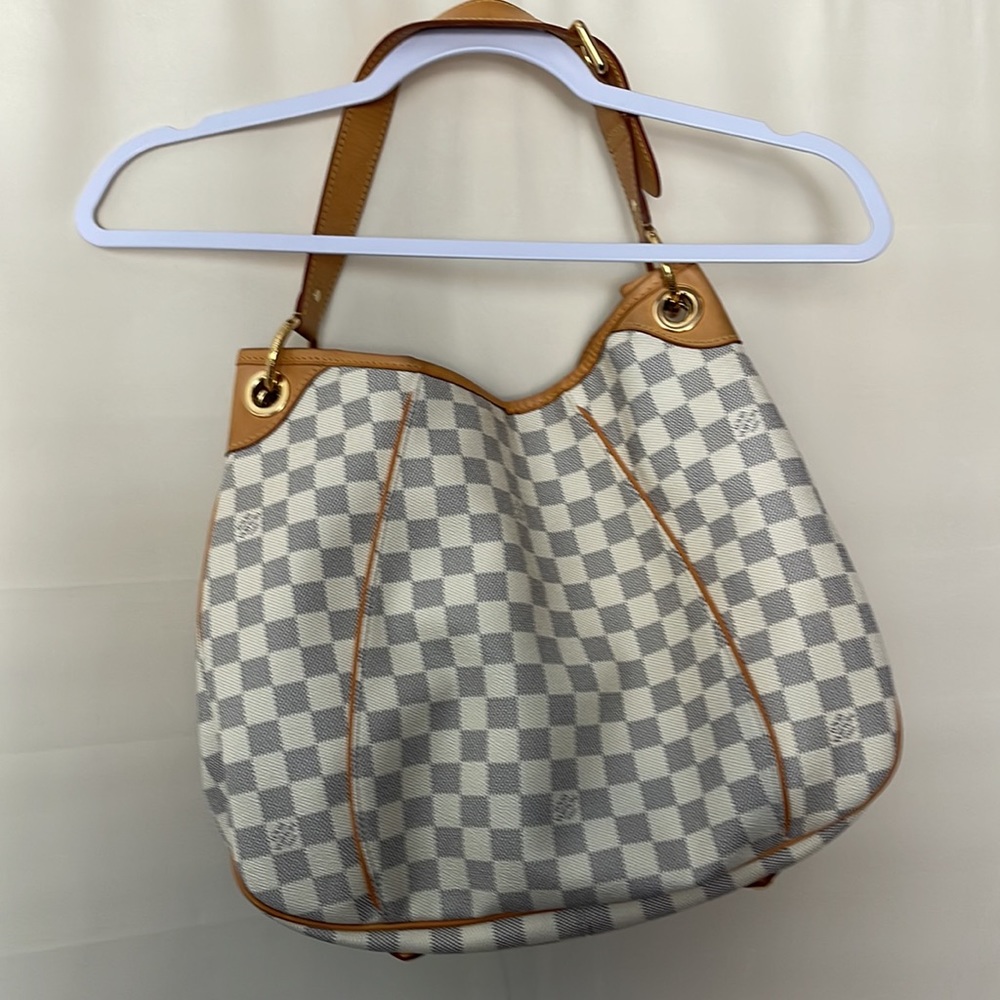 Authentic Louis Vuitton - Picture 7 of 8